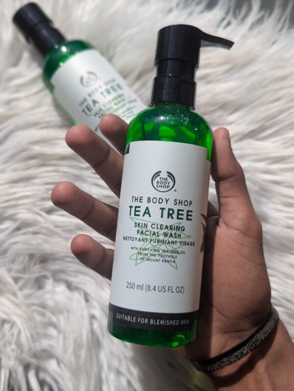 The Body Shop Tea Tree Skin Clearing Facial Wash - 250ml  (Made in UK ) - Image 2
