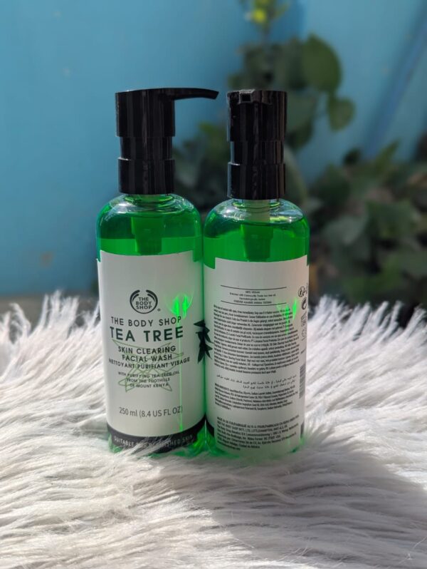 The Body Shop Tea Tree Skin Clearing Facial Wash - 250ml  (Made in UK ) - Image 3